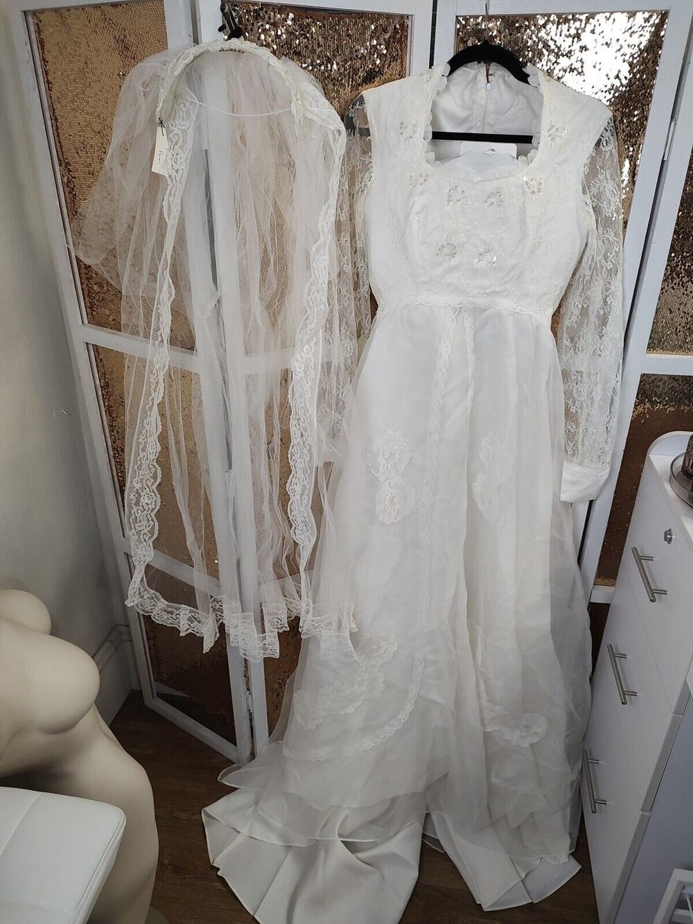 JCPENNEY Vintage 80s Wedding Dress And Veil Perfectly Preserved Lace Sleeves S